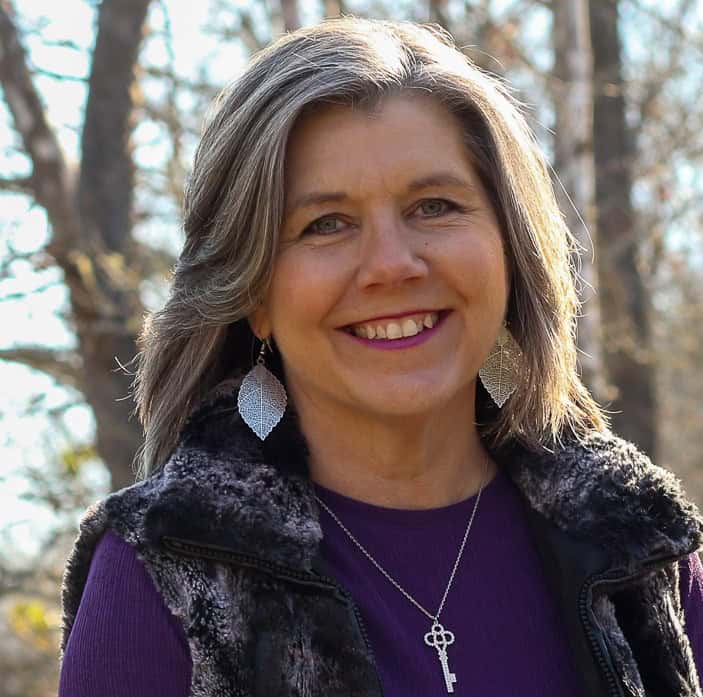 Headshot Deanna Robertson